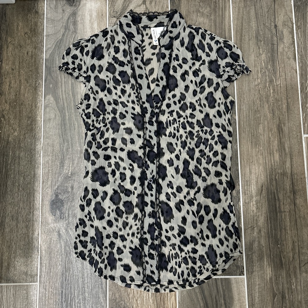 Full Tilt black and gray leopard print blouse